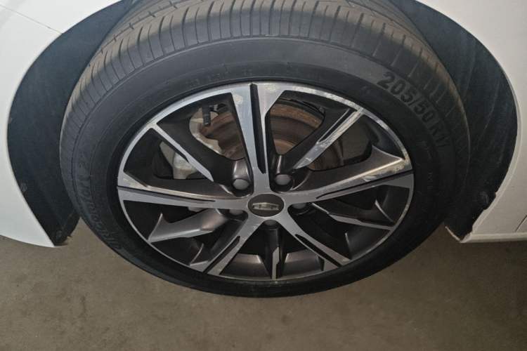 Used Geely Auto Emgrand 2022 4th Generation 1.5L CVT Flagship Model Left Front Wheel Hub