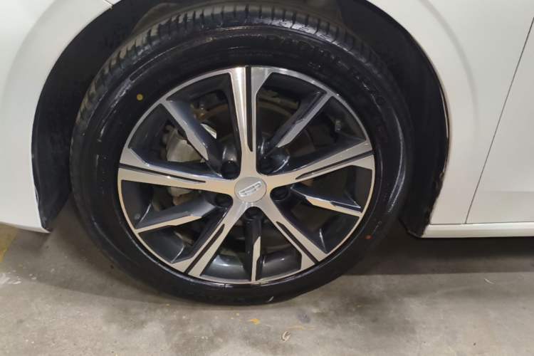 Used Geely Auto Emgrand 2022 4th Generation 1.5L CVT Luxury Model Left Front Wheel Hub