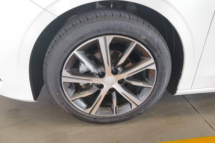 Used Geely Auto Emgrand 2022 4th Generation 1.5L CVT Luxury Model Left Front Wheel Hub