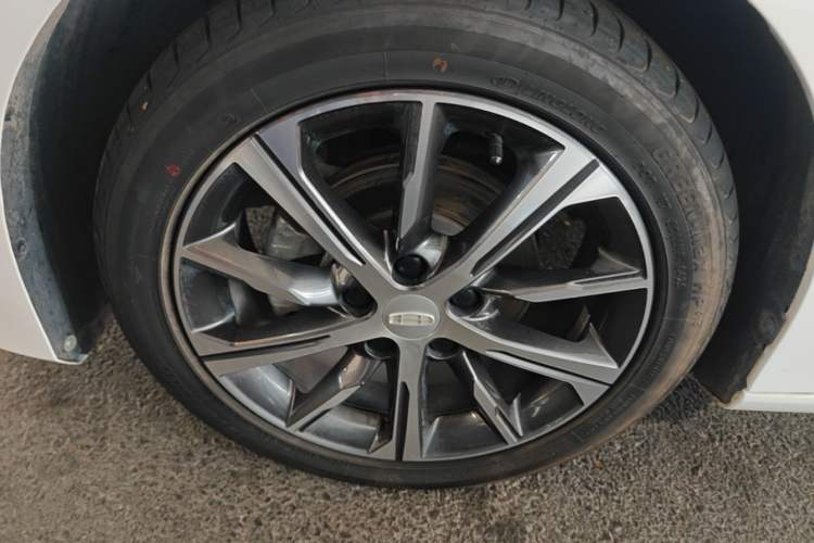 Used Geely Auto Emgrand 2022 4th Generation 1.5L CVT Luxury Model Left Front Wheel Hub