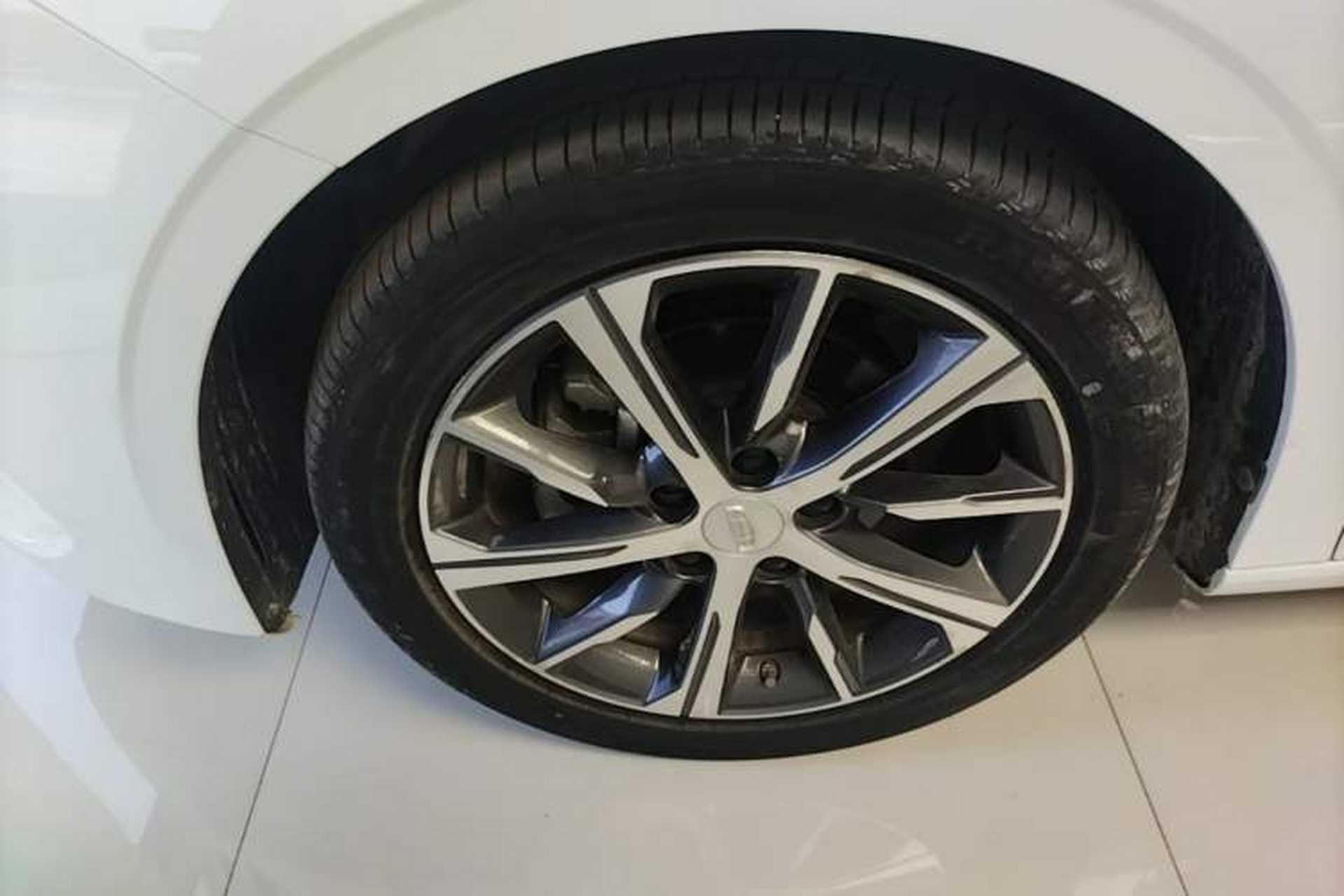Used Geely Auto Emgrand 2022 4th Generation 1.5L CVT Luxury Model Left Front Wheel Hub