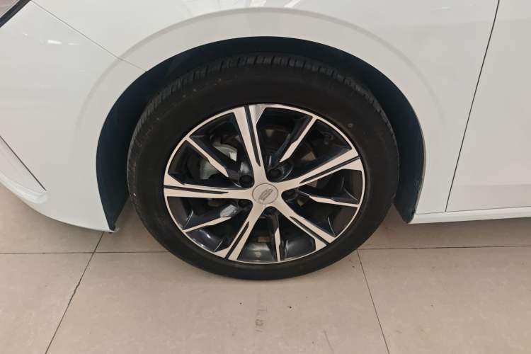 Used Geely Auto Emgrand 2022 4th Generation 1.5L CVT Luxury Model Left Front Wheel Hub