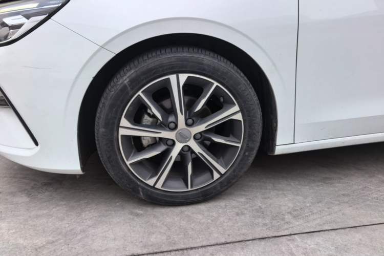 Used Geely Auto Emgrand 2022 4th Generation 1.5L CVT Luxury Model Left Front Wheel Hub