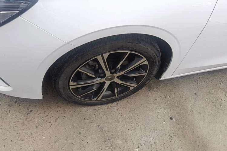 Used Geely Auto Emgrand 2022 4th Generation 1.5L CVT Luxury Model Left Front Wheel Hub