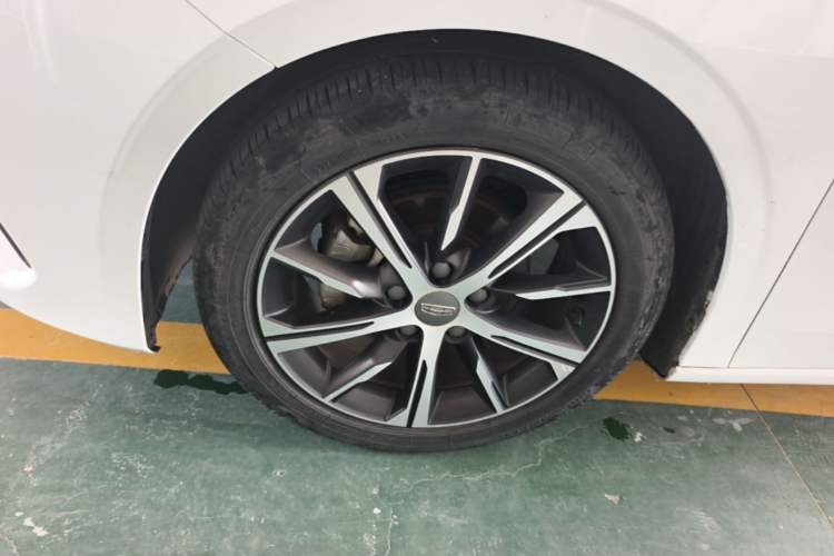 Used Geely Auto Emgrand 2022 4th Generation 1.5L CVT Flagship Model Left Front Wheel Hub