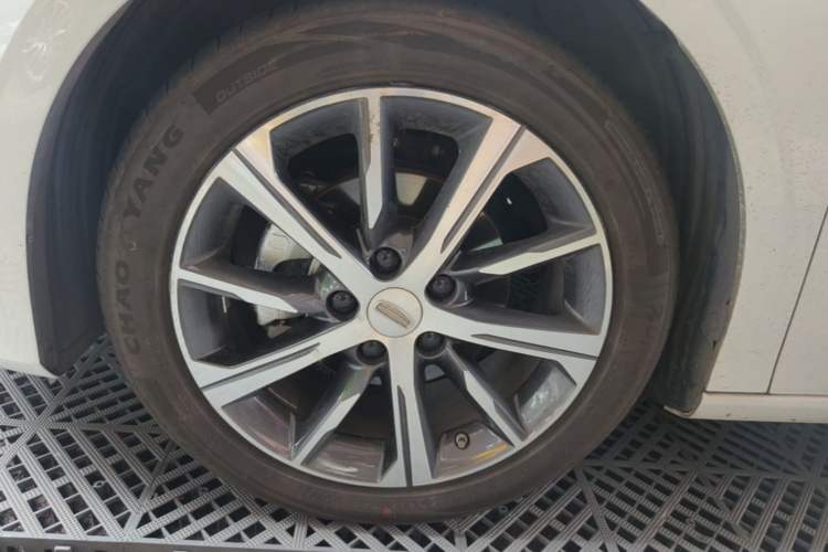 Used Geely Auto Emgrand 2022 4th Generation 1.5L CVT Luxury Model Left Front Wheel Hub