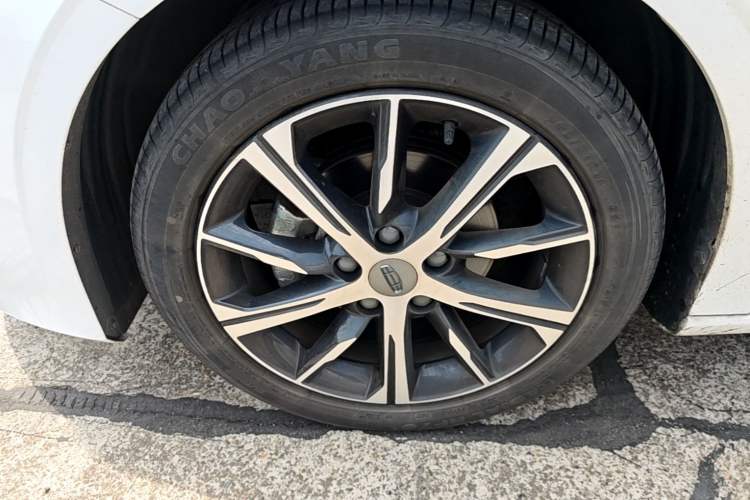 Used Geely Auto Emgrand 2022 4th Generation 1.5L CVT Flagship Model Left Front Wheel Hub