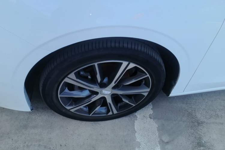 Used Geely Auto Emgrand 2022 4th Generation 1.5L CVT Luxury Model Left Front Wheel Hub