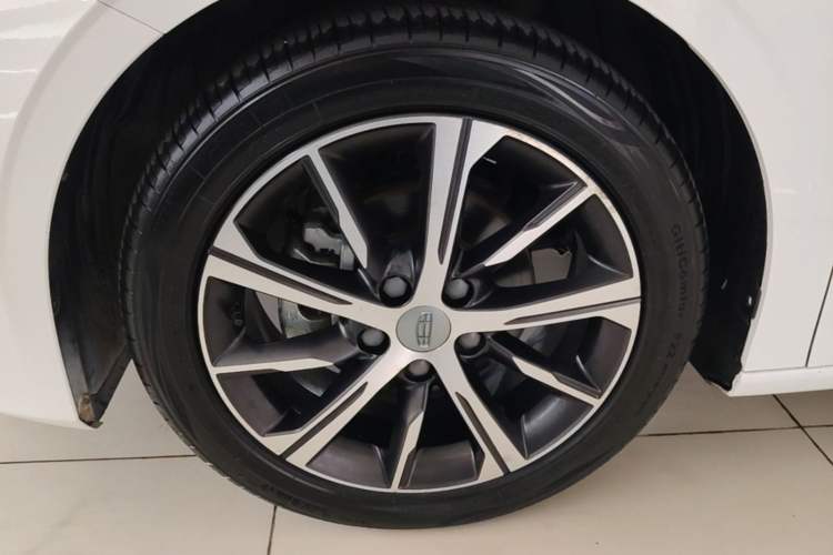 Used Geely Auto Emgrand 2022 4th Generation 1.5L CVT Luxury Model Left Front Wheel Hub