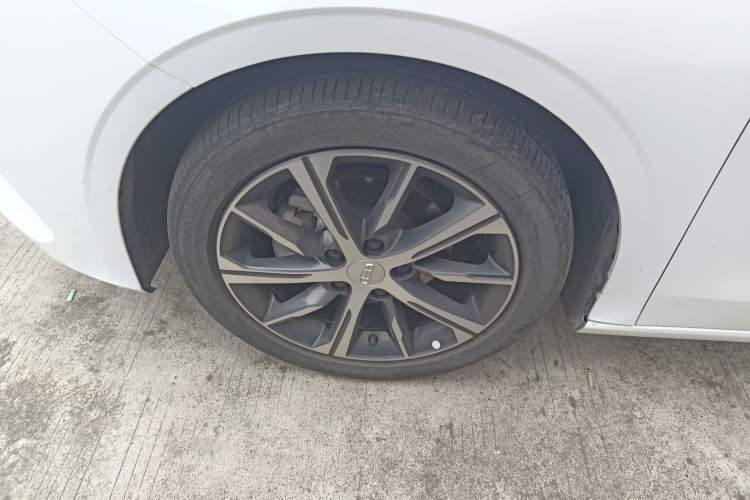 Used Geely Auto Emgrand 2022 4th Generation 1.5L CVT Luxury Model Left Front Wheel Hub
