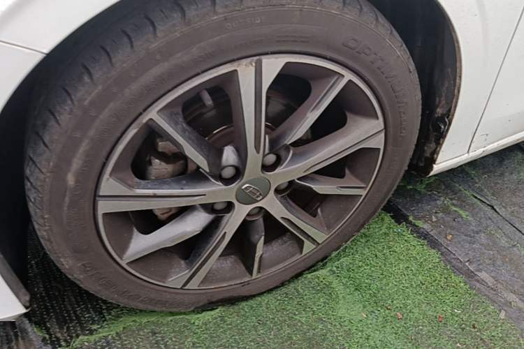 Used Geely Auto Emgrand 2022 4th Generation 1.5L CVT Luxury Model Left Front Wheel Hub