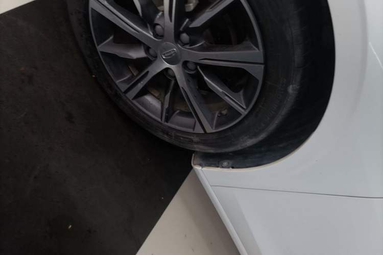 Used Geely Auto Emgrand 2022 4th Generation 1.5L CVT Luxury Model Left Front Wheel Hub