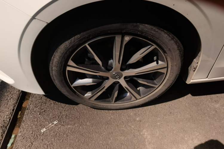 Used Geely Auto Emgrand 2022 4th Generation 1.5L CVT Luxury Model Left Front Wheel Hub