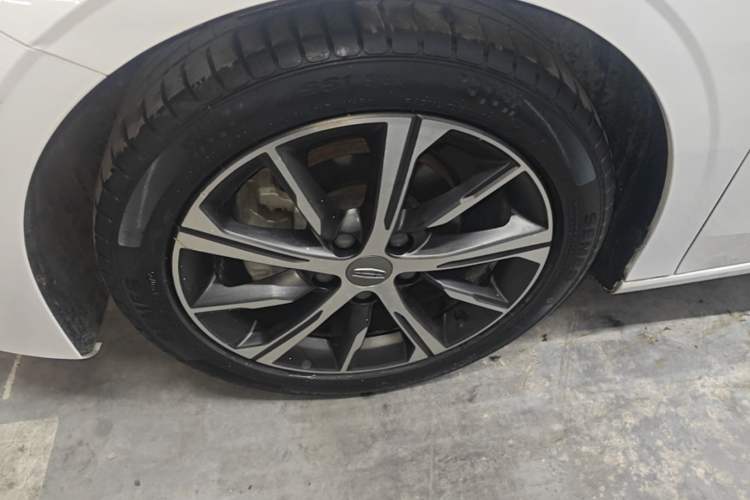 Used Geely Auto Emgrand 2022 4th Generation 1.5L CVT Flagship Model Left Front Wheel Hub