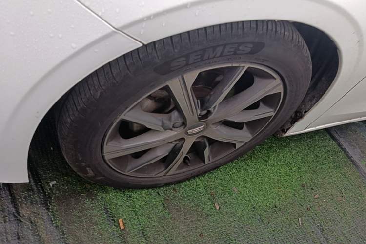 Used Geely Auto Emgrand 2022 4th Generation 1.5L CVT Luxury Model Left Front Wheel Hub