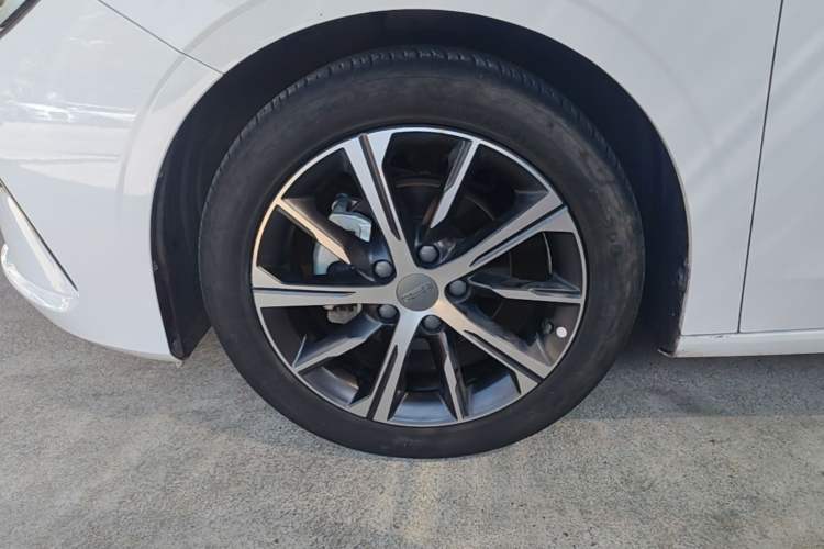 Used Geely Auto Emgrand 2022 4th Generation 1.5L CVT Luxury Model Left Front Wheel Hub