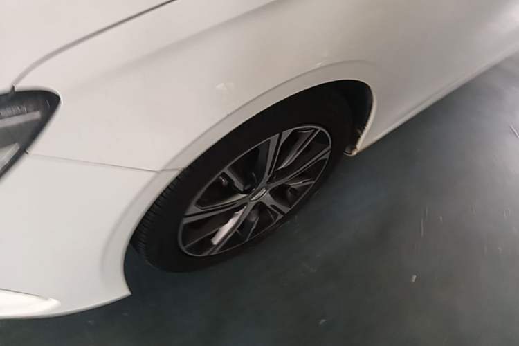 Used Geely Auto Emgrand 2022 4th Generation 1.5L CVT Luxury Model Left Front Wheel Hub