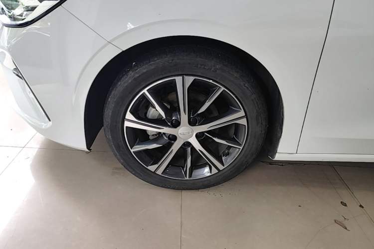 Used Geely Auto Emgrand 2022 4th Generation 1.5L CVT Flagship Model Left Front Wheel Hub