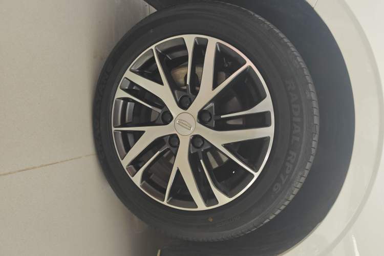 Used Geely Auto Emgrand 2022 4th Generation 1.5L CVT Asian Games Edition Left Front Wheel Hub