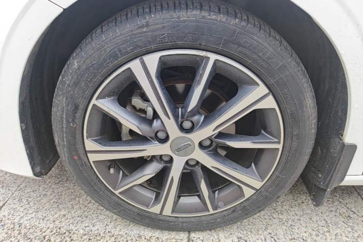 Used Geely Auto Emgrand 2022 4th Generation 1.5L CVT Luxury Model Left Front Wheel Hub