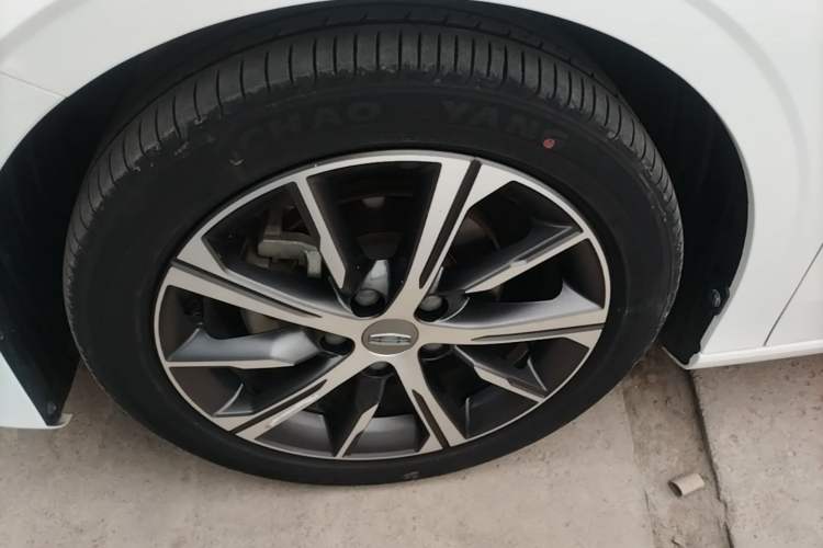 Used Geely Auto Emgrand 2022 4th Generation 1.5L CVT Flagship Model Left Front Wheel Hub