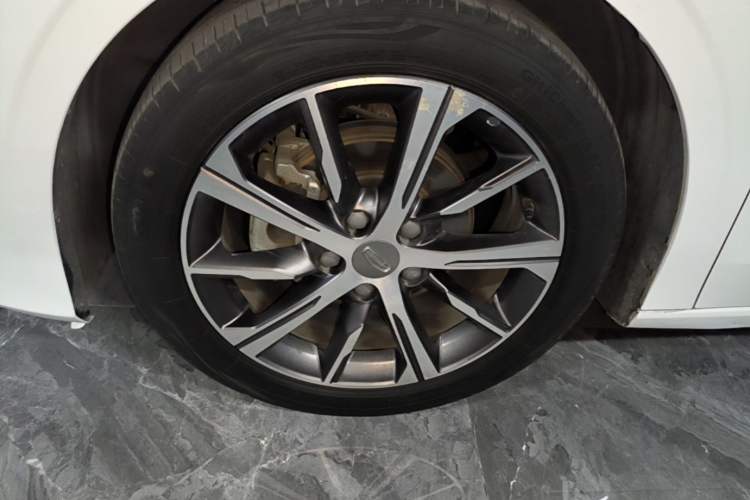 Used Geely Auto Emgrand 2022 4th Generation 1.5L CVT Flagship Model Left Front Wheel Hub
