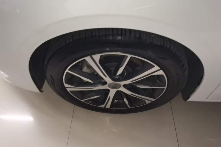 Used Geely Auto Emgrand 2022 4th Generation 1.5L CVT Luxury Model Left Front Wheel Hub