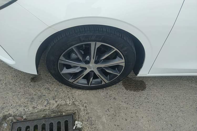 Used Geely Auto Emgrand 2022 4th Generation 1.5L CVT Luxury Model Left Front Wheel Hub