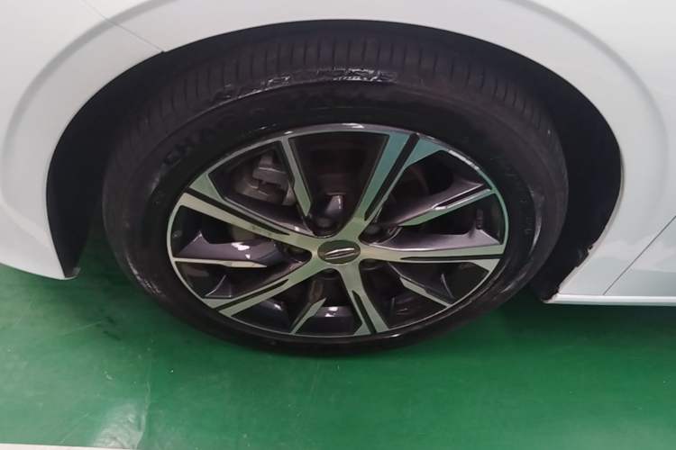 Used Geely Auto Emgrand 2022 4th Generation 1.5L CVT Luxury Model Left Front Wheel Hub