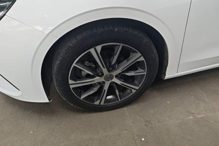 Used Geely Auto Emgrand 2022 4th Generation 1.5L CVT Luxury Model Left Front Wheel Hub