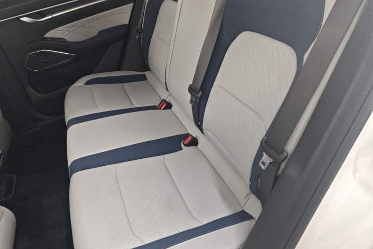 Used Geely Auto Emgrand 2022 4th Generation 1.5L CVT Flagship Model Left Rear Seat