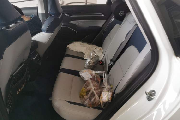 Used Geely Auto Emgrand 2022 4th Generation 1.5L CVT Flagship Model Left Rear Seat