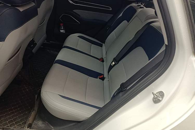 Used Geely Auto Emgrand 2022 4th Generation 1.5L CVT Flagship Model Left Rear Seat