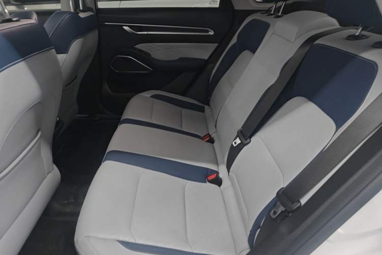 Used Geely Auto Emgrand 2022 4th Generation 1.5L CVT Flagship Model Left Rear Seat