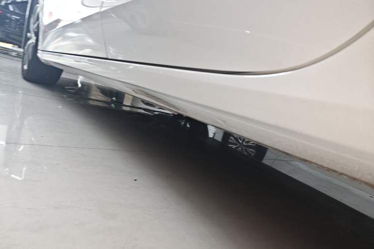 Used Geely Auto Emgrand 2022 4th Generation 1.5L CVT Flagship Model Left Side Sill