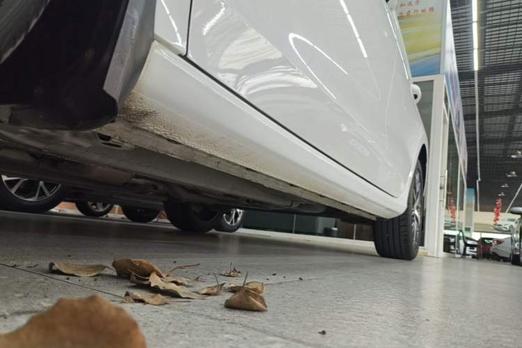 Used Geely Auto Emgrand 2022 4th Generation 1.5L CVT Flagship Model Left Side Sill