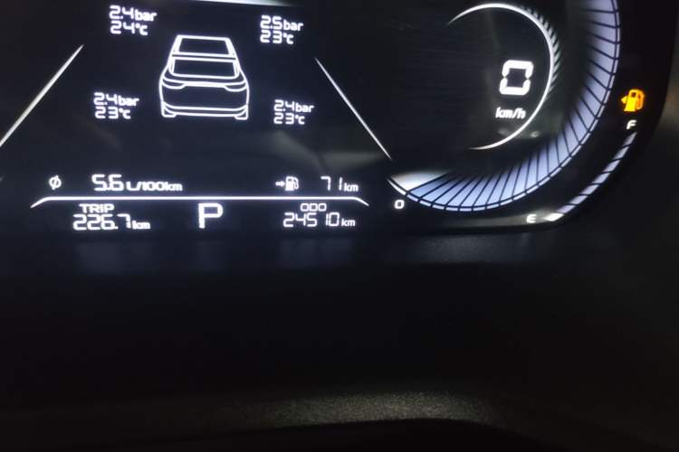Used Geely Auto Emgrand 2022 4th Generation 1.5L CVT Luxury Model Odometer Close Up