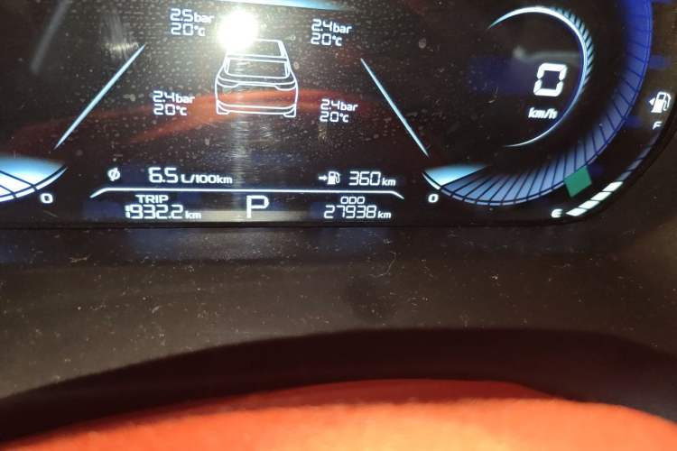 Used Geely Auto Emgrand 2022 4th Generation 1.5L CVT Flagship Model Odometer Close Up