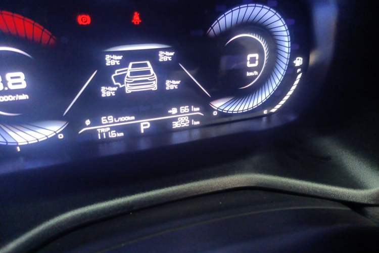 Used Geely Auto Emgrand 2022 4th Generation 1.5L CVT Luxury Model Odometer Close Up