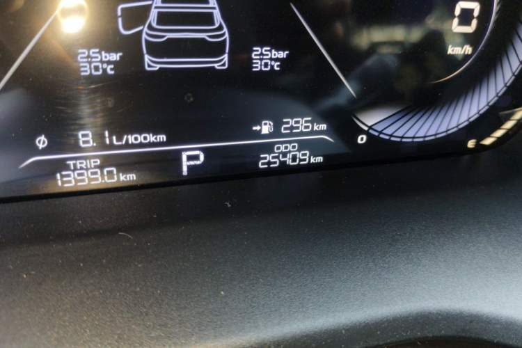 Used Geely Auto Emgrand 2022 4th Generation 1.5L CVT Luxury Model Odometer Close Up