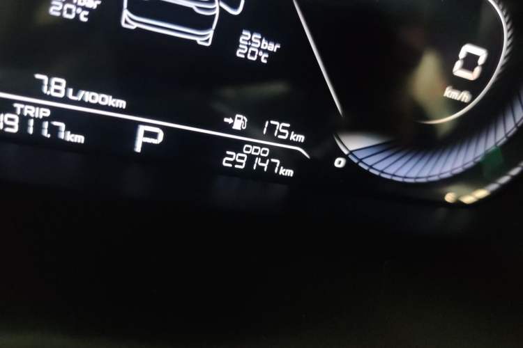 Used Geely Auto Emgrand 2022 4th Generation 1.5L CVT Luxury Model Odometer Close Up