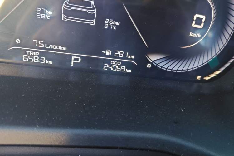 Used Geely Auto Emgrand 2022 4th Generation 1.5L CVT Luxury Model Odometer Close Up