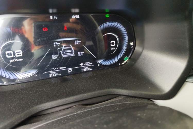 Used Geely Auto Emgrand 2022 4th Generation 1.5L CVT Flagship Model Odometer Close Up