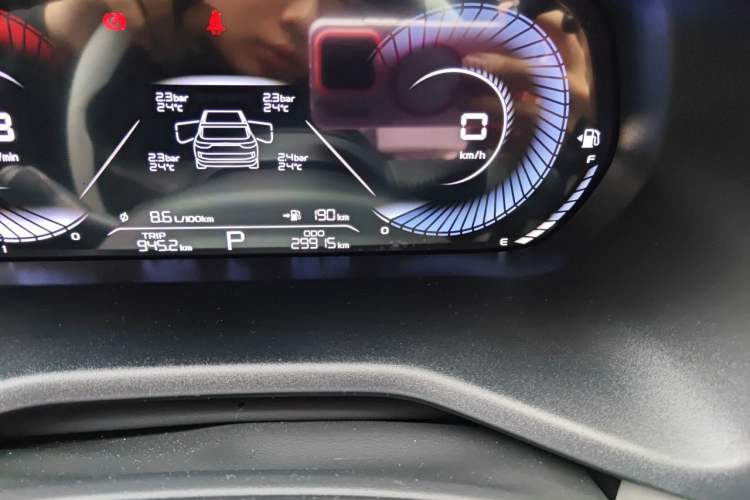 Used Geely Auto Emgrand 2022 4th Generation 1.5L CVT Flagship Model Odometer Close Up