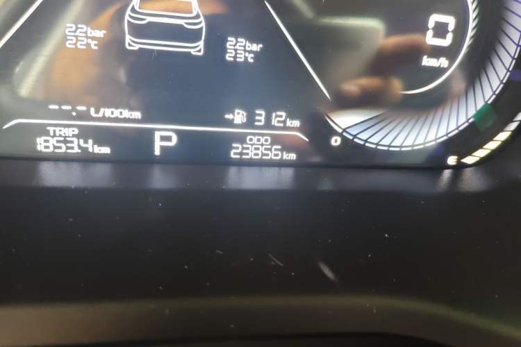 Used Geely Auto Emgrand 2022 4th Generation 1.5L CVT Flagship Model Odometer Close Up