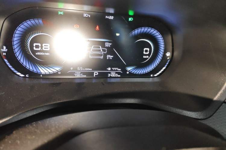 Used Geely Auto Emgrand 2022 4th Generation 1.5L CVT Luxury Model Odometer Close Up