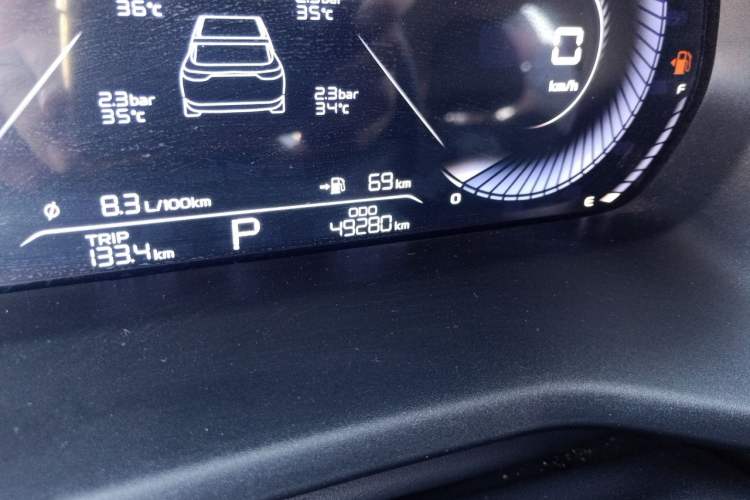Used Geely Auto Emgrand 2022 4th Generation 1.5L CVT Luxury Model Odometer Close Up