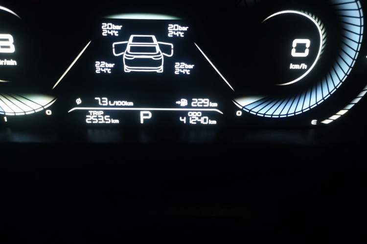 Used Geely Auto Emgrand 2022 4th Generation 1.5L CVT Luxury Model Odometer Close Up