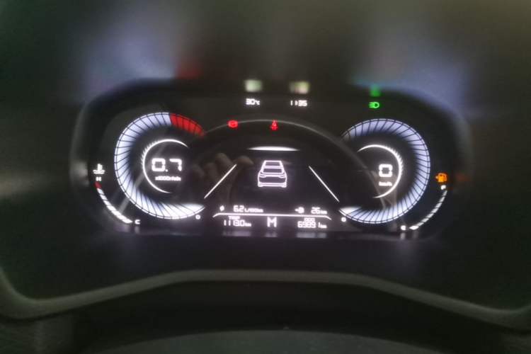 Used Geely Auto Emgrand 2022 4th Generation 1.5L Manual Luxury Model Odometer Close Up