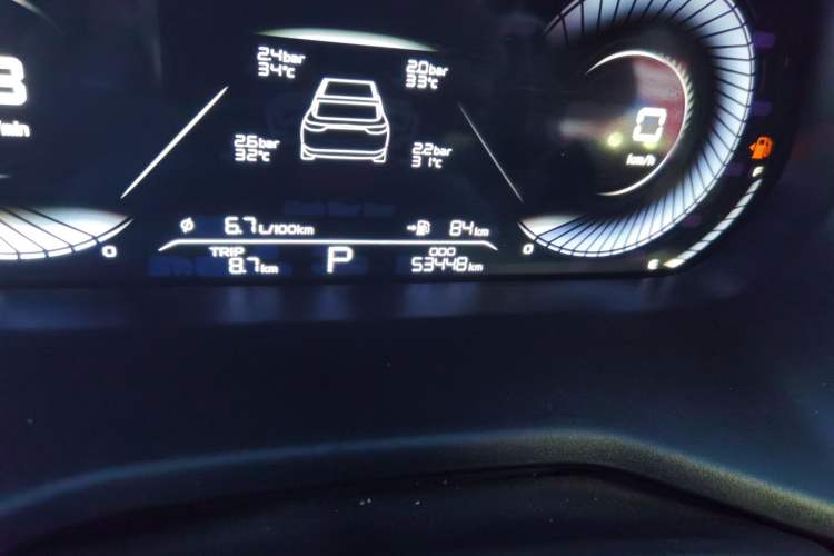 Used Geely Auto Emgrand 2022 4th Generation 1.5L CVT Luxury Model Odometer Close Up